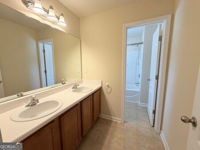Building Photo - 220 Brookhaven Ct