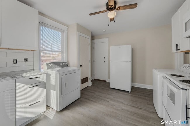 Building Photo - 113 Pequot Ave