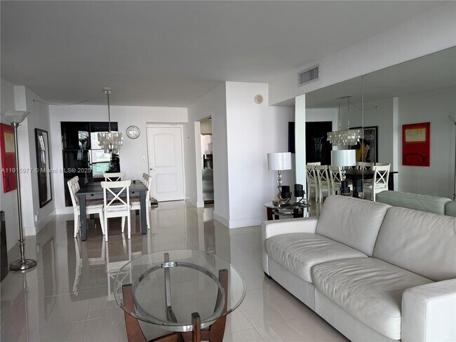 Building Photo - 100 Bayview Dr