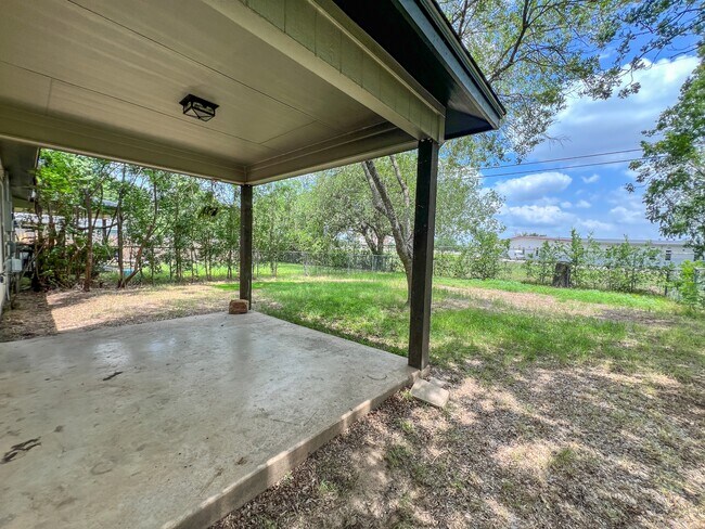 Building Photo - 1518 Eichen Rd