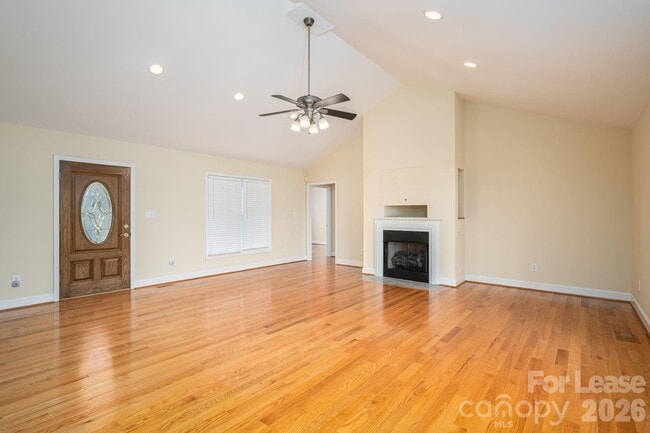 Building Photo - 4626 Little Creek Dr