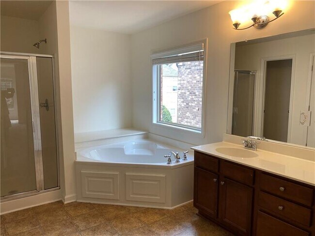 Building Photo - 3355 Earhart Way