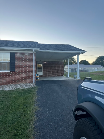 Building Photo - 227 Colonial Heights Rd