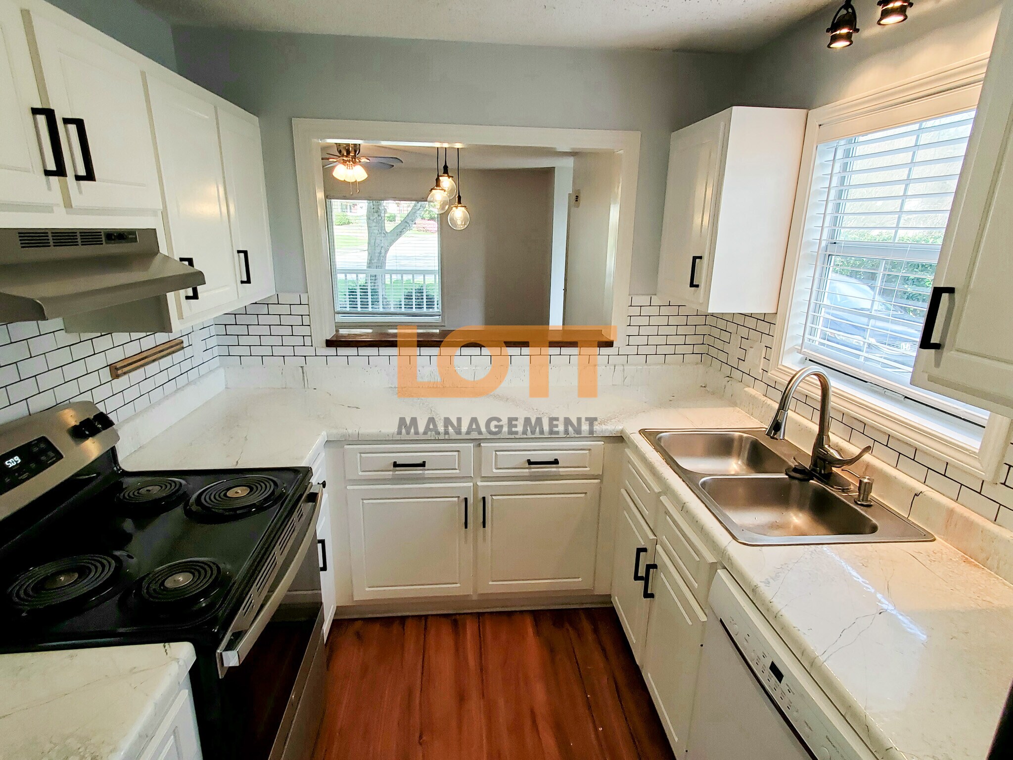 Building Photo - 32 Huntsfield Dr