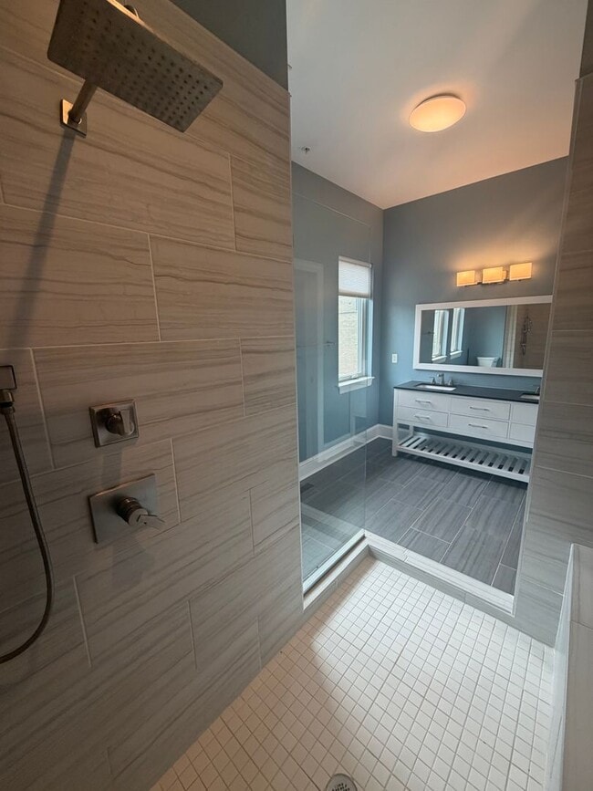 Building Photo - Luxury 3 Bedroom Condo in the Heart of Lawrenceville