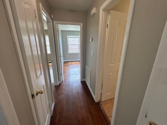 Building Photo - 3 Bedroom Brick Home with Hardwood Floors, Garage & Large Backyard