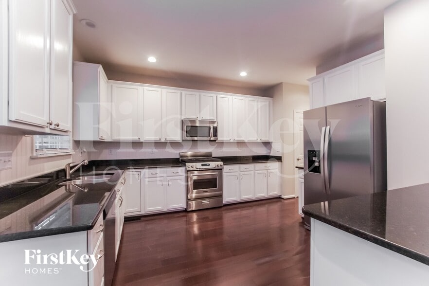 Building Photo - 2336 Equestrian Dr