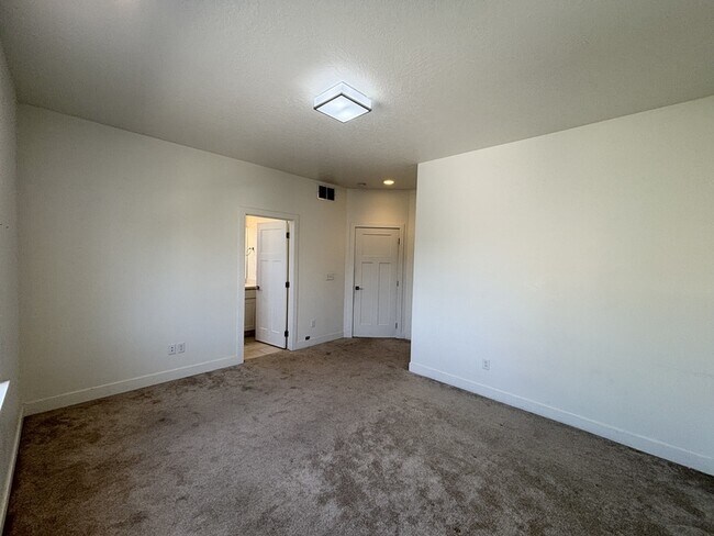 Building Photo - 3883 Komenda Ct