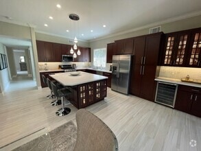 Building Photo - 76990 Lark Dr