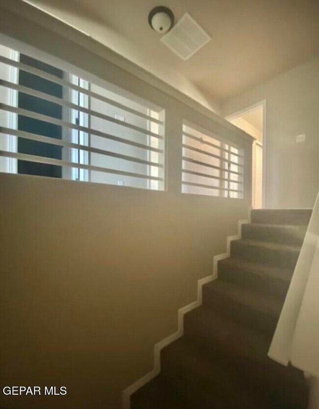 Building Photo - 405 S 7th St