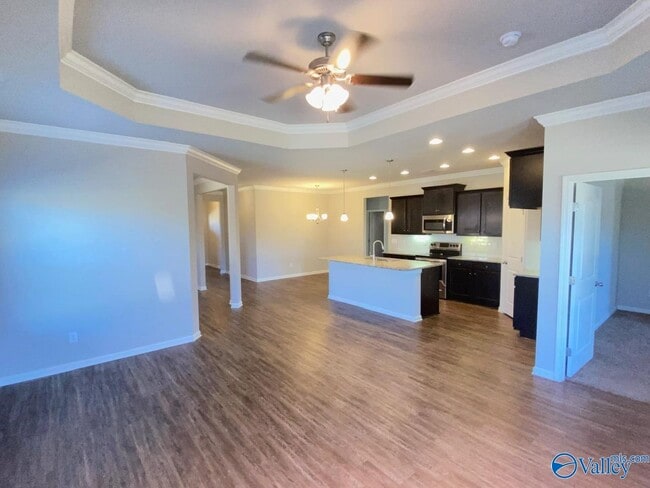 Building Photo - 609 Willow Crest Ln SW