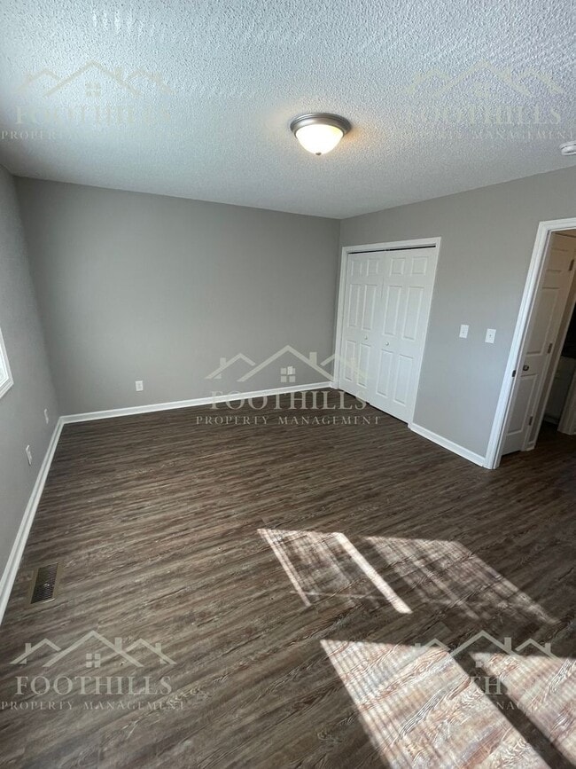 Building Photo - 2-Bedroom Home with Fenced Backyard and Ap...