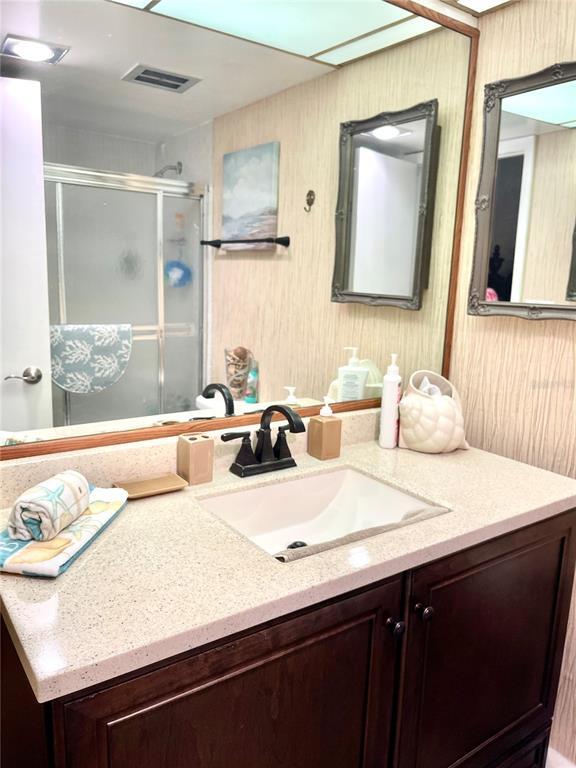 Building Photo - 4650 Cove Cir