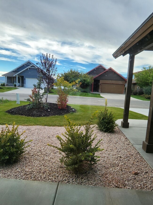 Building Photo - 5979 E Big Horn Pkwy