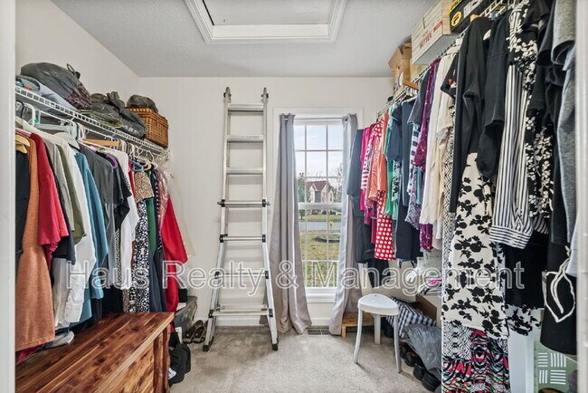 Building Photo - 674 Superior Ln