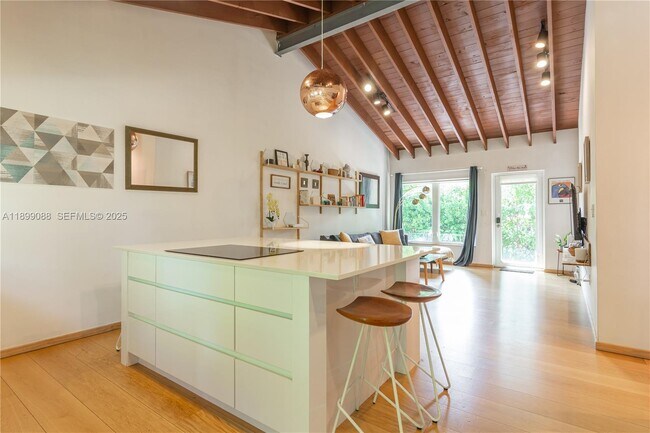 Building Photo - 523 NE 68th St