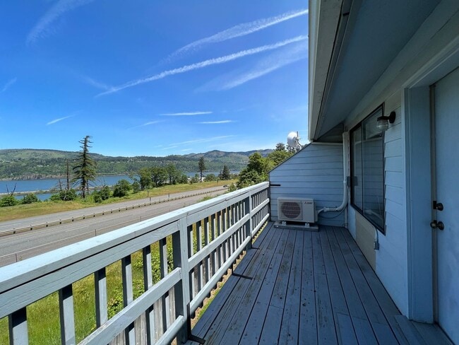 Building Photo - 2 Bed, 2 Bath Upper Level Condo