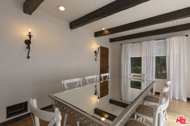 Building Photo - 1407 N Beverly Dr