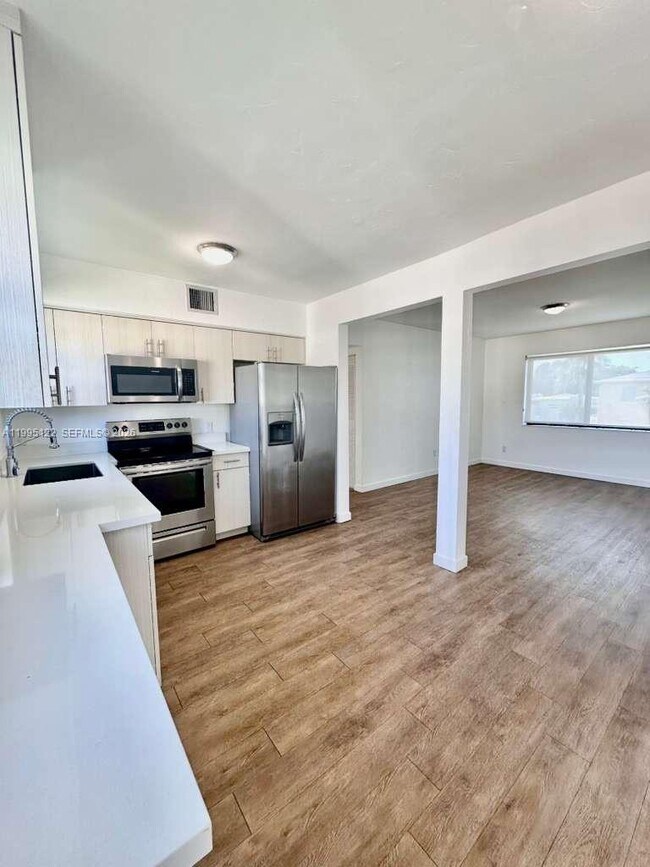 Building Photo - 4203 SW 15th St