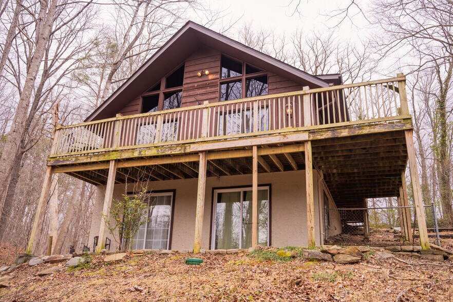 Building Photo - 425 Hemlock Ln