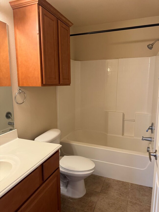 Building Photo - JULY MOVE IN - Spacious 3 Bedroom 3.5 Bath...