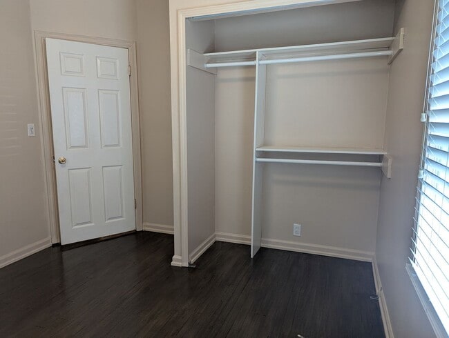 Building Photo - Well-maintained, Updated 2-bedroom home on...