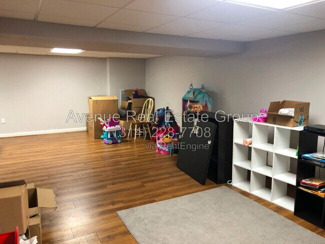 Building Photo - 733 Jares Ct