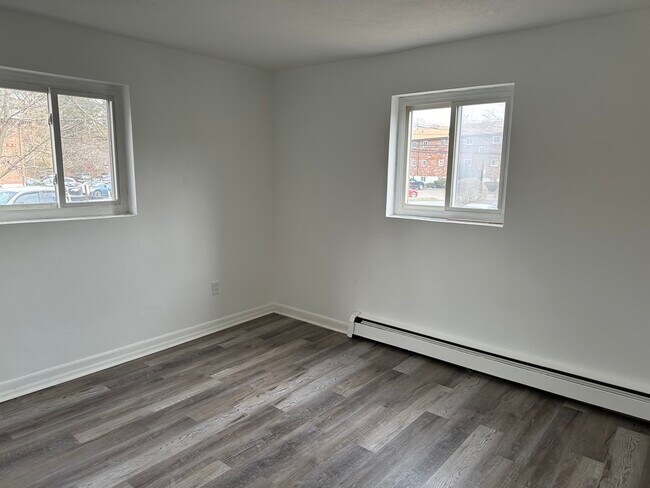 Building Photo - 28 Bryon Rd
