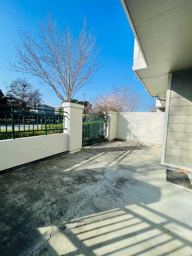 Building Photo - 596 Shoal Cir