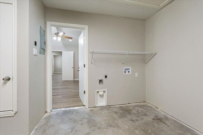 Building Photo - 13300 Cowdray Park