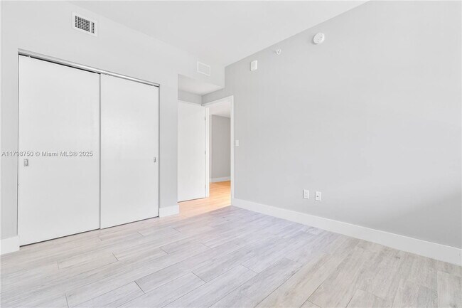 Building Photo - 16385 Biscayne Blvd