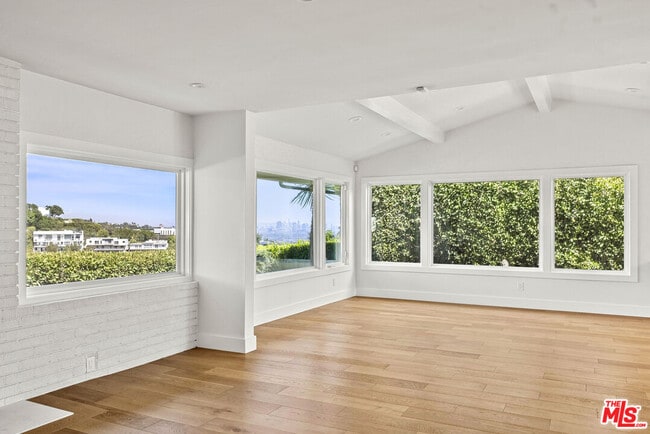 Building Photo - 9881 Beverly Grove Dr