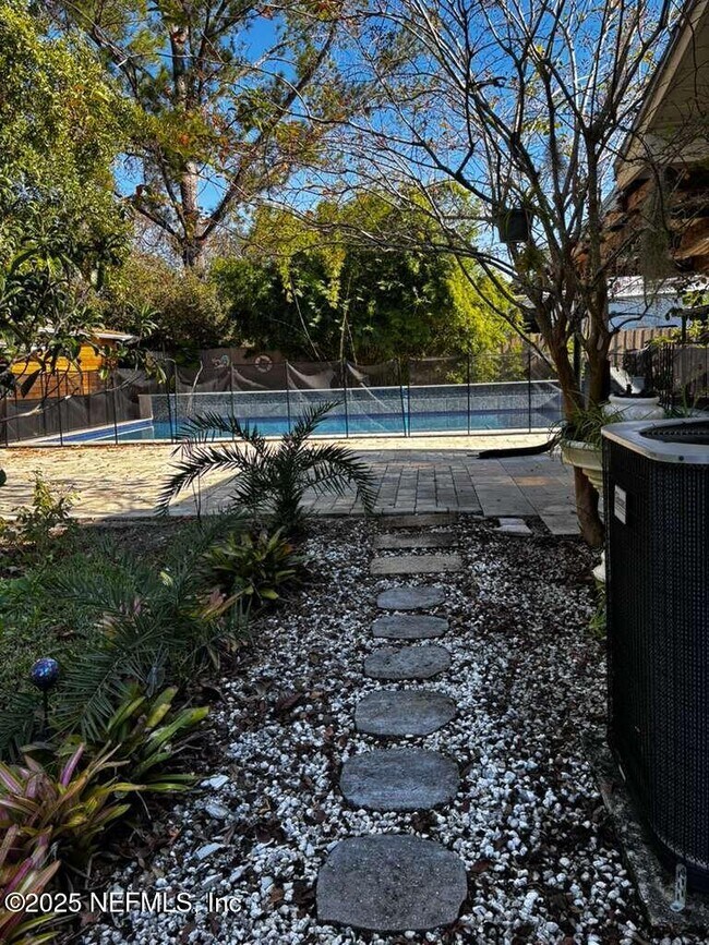 Building Photo - 1363 Crosby Ln