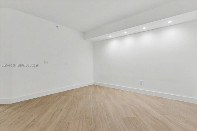 Building Photo - 731 Crandon Blvd