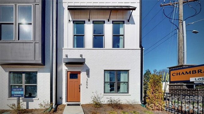 Building Photo - 3606 S Tryon St