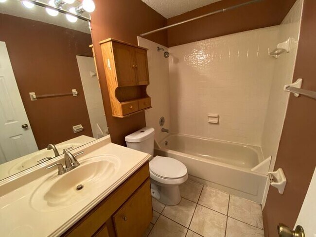 Building Photo - 1605 Shady Ridge Ct