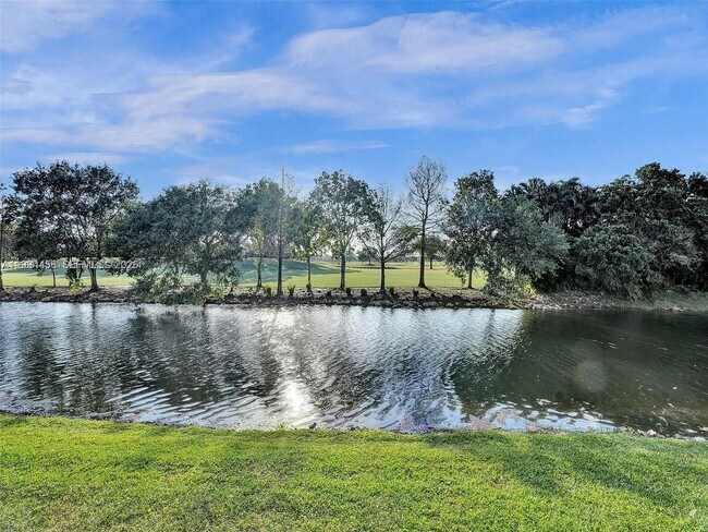 Building Photo - 457 Vista Isles Dr