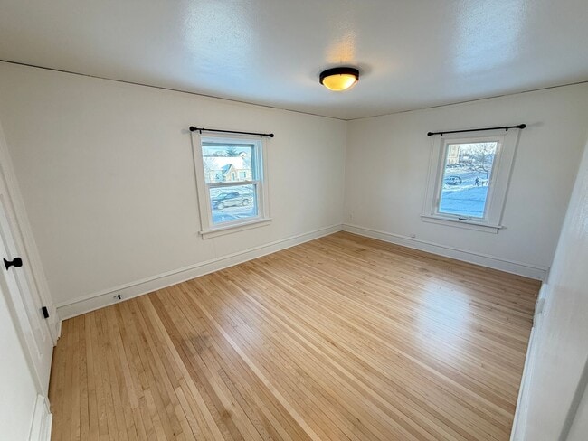 Building Photo - Remodeled 2 Bedroom - AVAILABLE 08/07/2026
