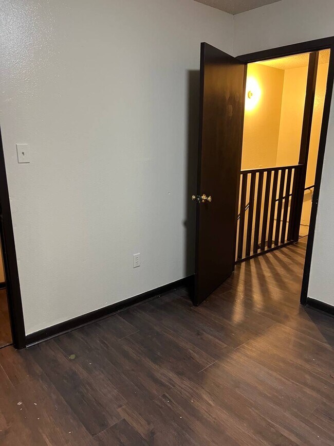 Building Photo - 2150 N Sherwood Forest Dr