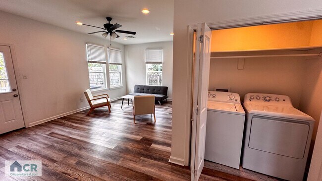 Building Photo - 5bd/2ba Near Campus and Stadium! Text 727-...