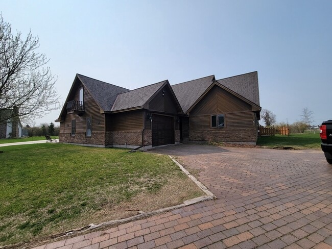 Primary Photo - 3325 Cumming Ave