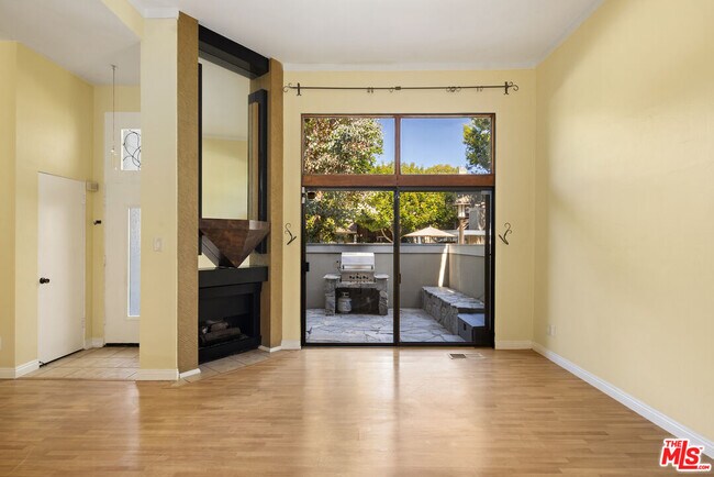 Building Photo - 13360 Maxella Ave