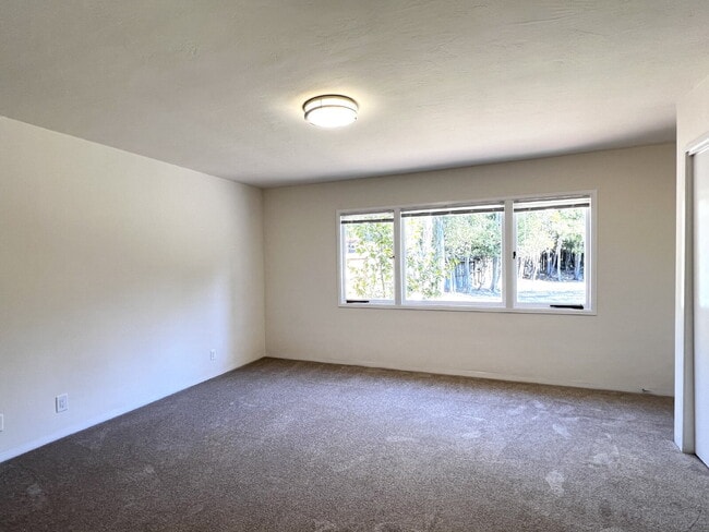 Building Photo - Lovely 3+ Bedroom Single Story Home in San Rafael!