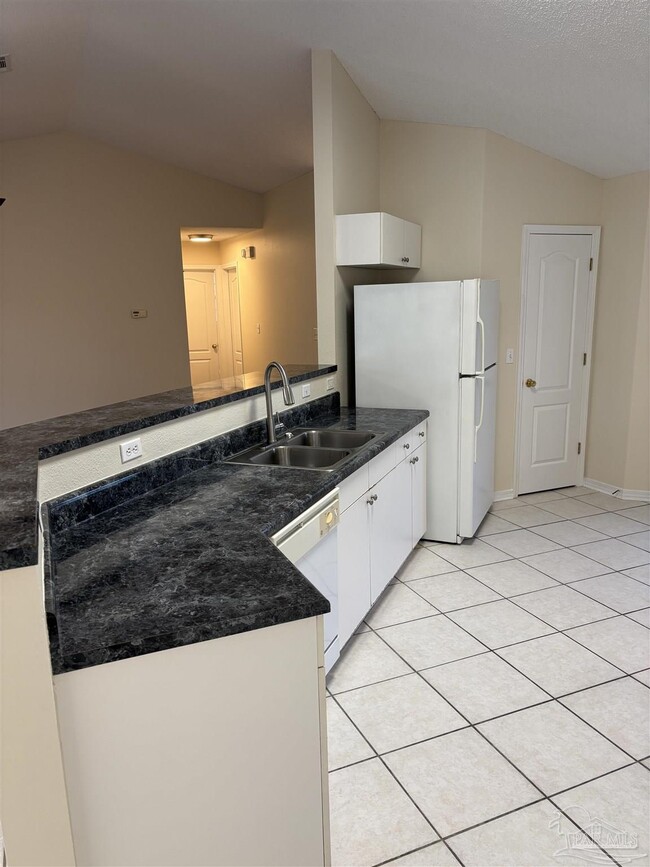 Building Photo - 1607 Dee's Rd