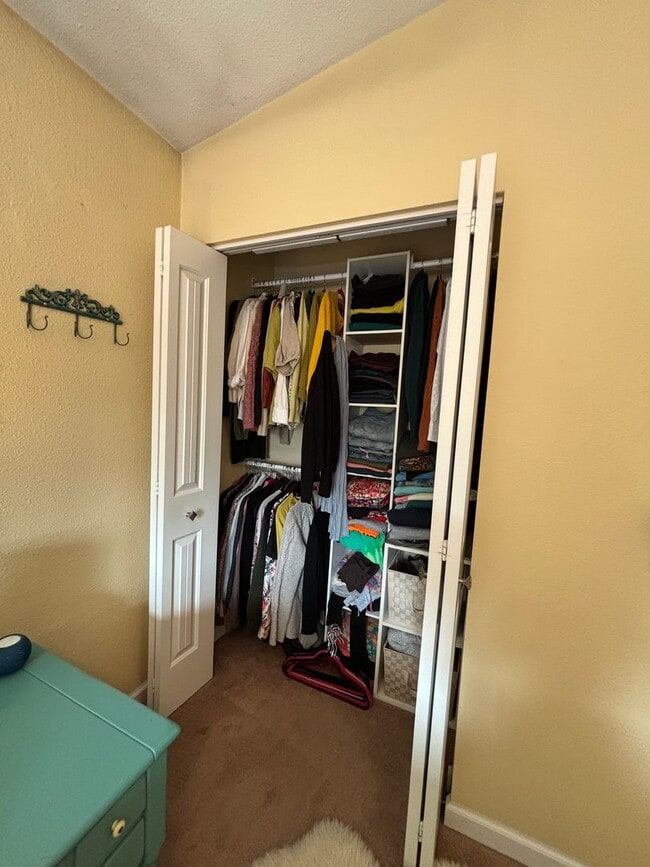 Building Photo - Cozy 3-bedroom home / Pet friendly / Fence...