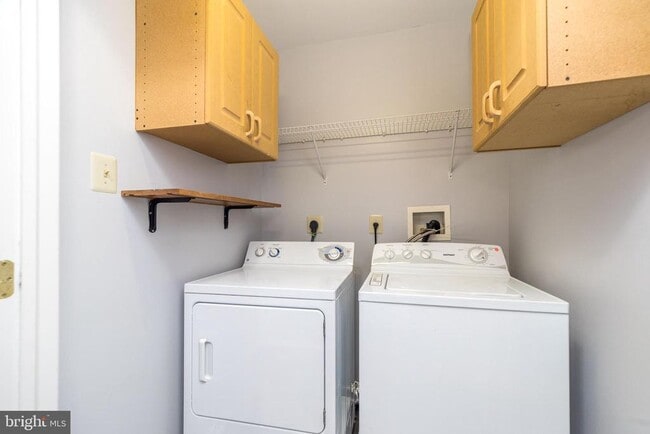 Building Photo - 483 Fort Hill Cir