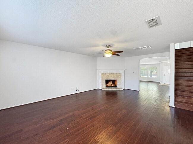 Building Photo - 8139 Ashwood Pointe