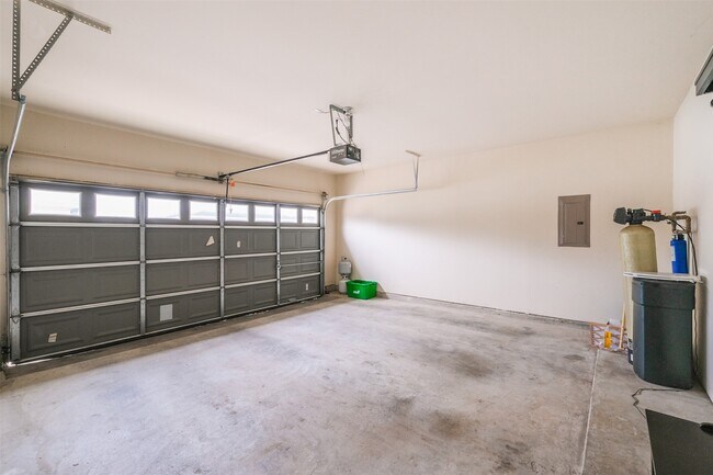 Building Photo - 3521 Clearview Cir