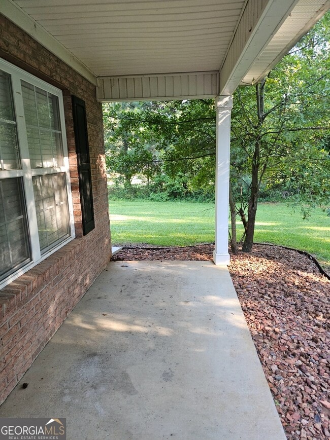 Building Photo - 633 Senoia Rd