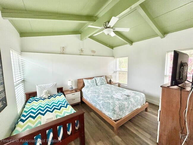 Building Photo - 120 Happiness Ave